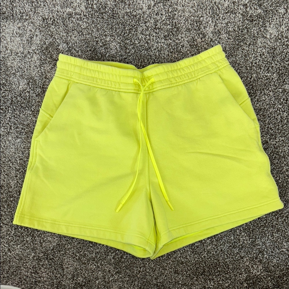 Lululemon Women’s Sweat Shorts🍋